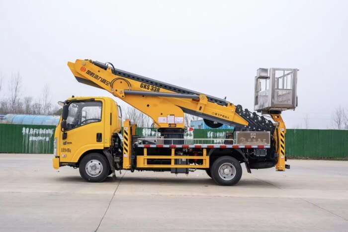 ISUZU 24m Telescopic Boom High-Altitude Work Truck - Image 4