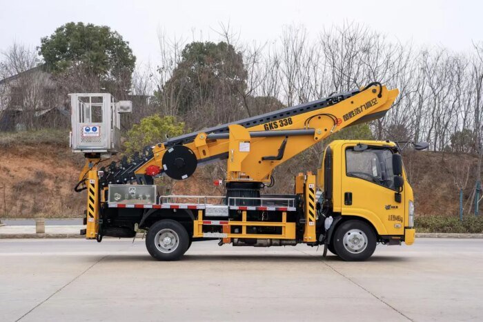ISUZU 24m Telescopic Boom High-Altitude Work Truck - Image 3