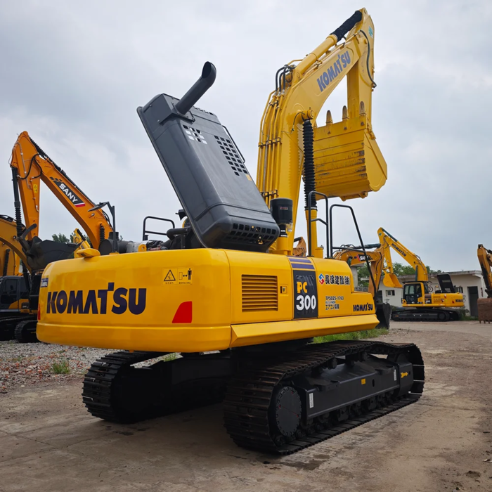 Used Komatsu PC300 30 Ton 2022 Hydraulic Crawler Excavator - Image 3