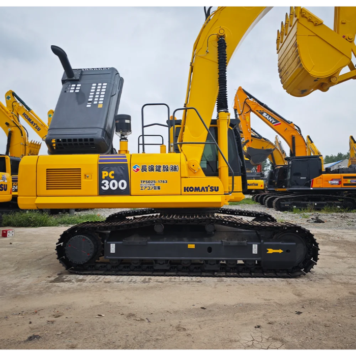 Used Komatsu PC300 30 Ton 2022 Hydraulic Crawler Excavator - Image 2