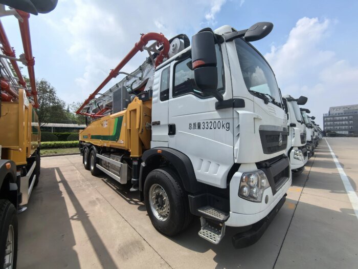 Xuzhou HB47V 47m 324kw Concrete Boom Pump Truck Peru - Image 2