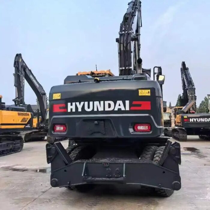 Used Hyundai HW210 20-Ton Wheel Excavator for Construction - Image 2