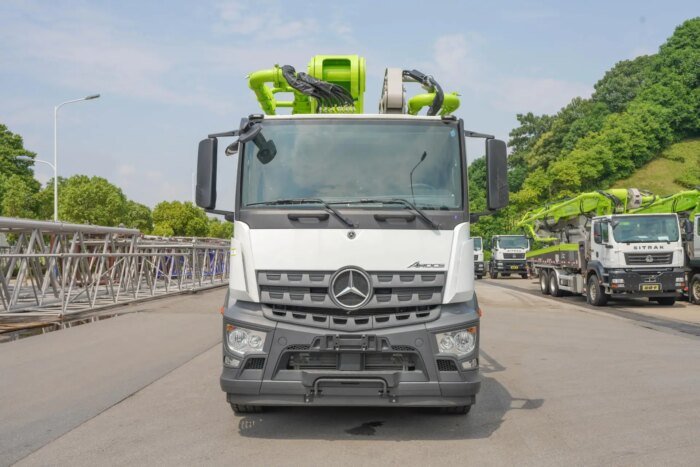 Zoomlion 62m 62X-6RZ Mobile Concrete Pump with Parts - Image 6