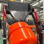 HAOHONG 300-500KG Track Small Mobile Concrete Mixing Truck - Image 4