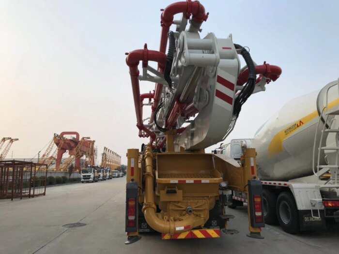 HB52V XS52 52m 170m3/h Truck-Mounted Concrete Pump - Image 5