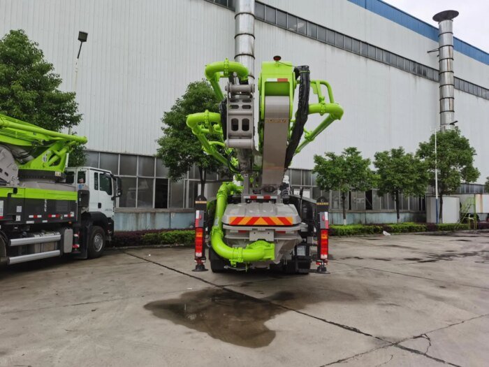 Zoomlion 49m 49X-6RZ Truck-Mounted Concrete Pump - Image 5