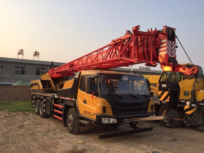 China 8t Mobile Truck Crane XCT8L4 3-Section Boom - Image 4