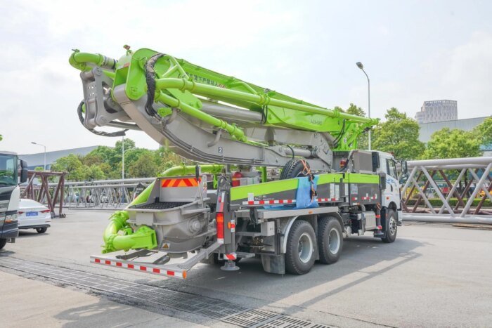 ZLJ5290THBJF 43m 110m3/h 5-Section Boom Concrete Pump Truck - Image 4