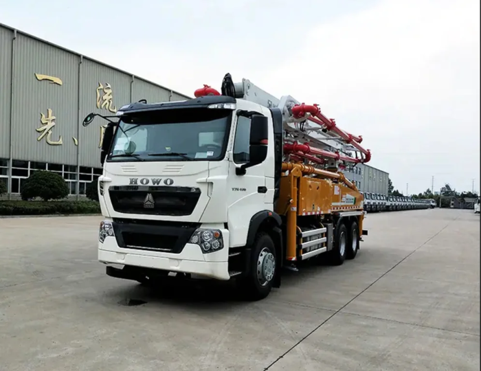 SINOTRUCK HB43V 43m Mobile Concrete Pump Truck - Image 2