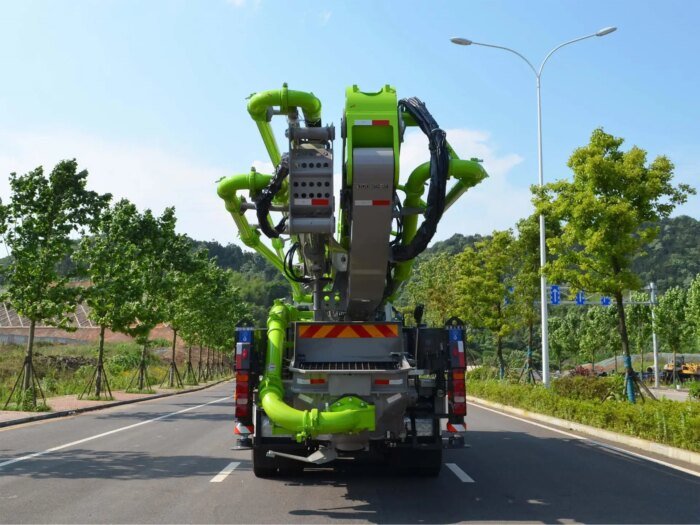Zoomlion 52X-6RZ 52m 49X-5RZ Concrete Truck-Mounted Pump - Image 4