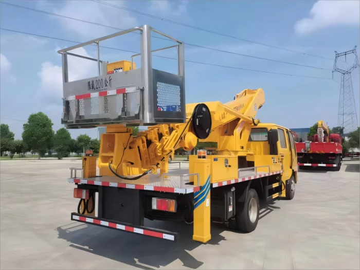 ISUZU 25M Aerial Work Vehicle High Quality Construction Maintenance - Image 5