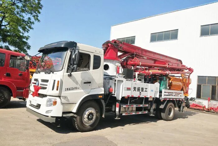 28m Concrete Pump Truck Hot Selling Trailer Pump - Image 4