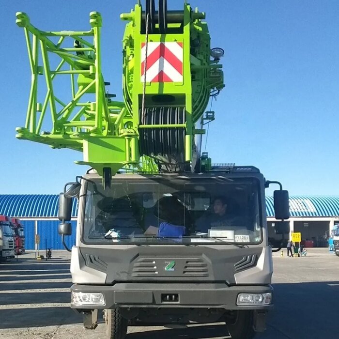 50t Truck Crane ZTC500H552 5-Section Boom Hoisting Machinery - Image 4