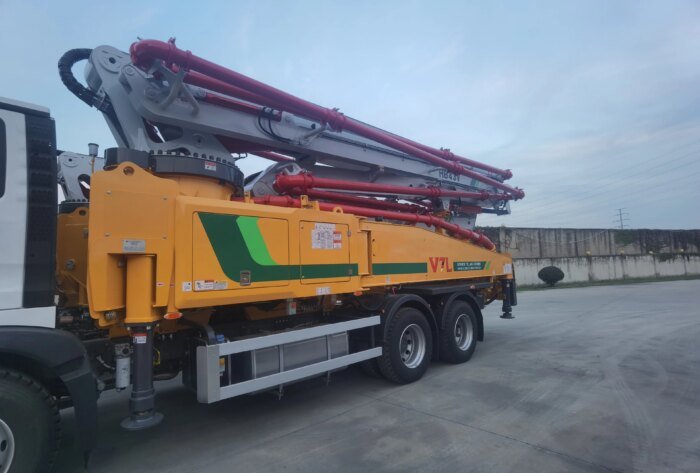 China 43m 290kw HB43V HB37V Truck Mounted Concrete Pump in Stock - Image 5