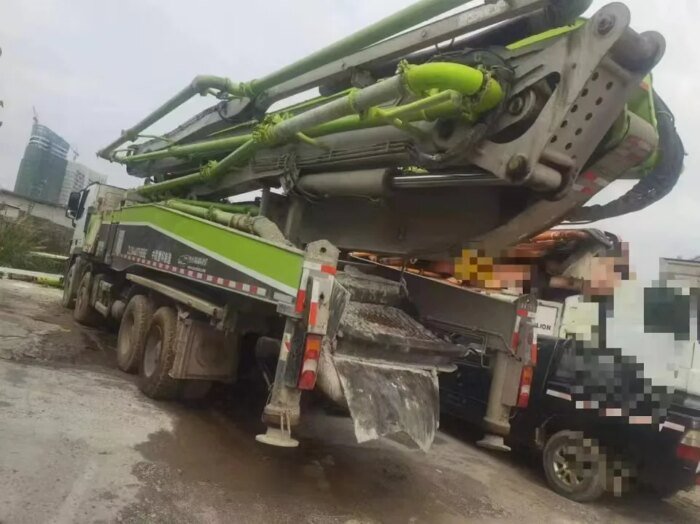 Used Zoomlion ZLJ5441THBBE 56m Concrete Pump Euro 5 High - Image 4