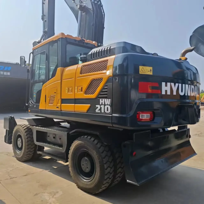 Used Hyundai HW210 20-Ton Wheel Excavator for Construction - Image 6