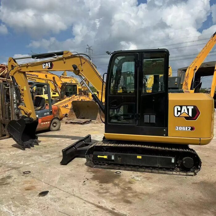Used Cat306e2 Mini Excavator Japan Super Condition - Image 2
