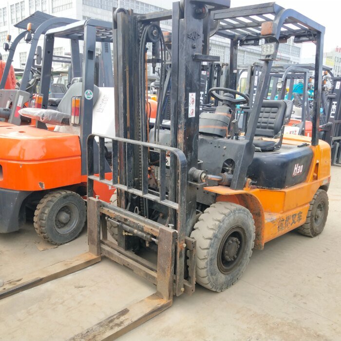 HANGCHA H30 3 Ton Secondhand 4WD Forklift Low Price - Image 3