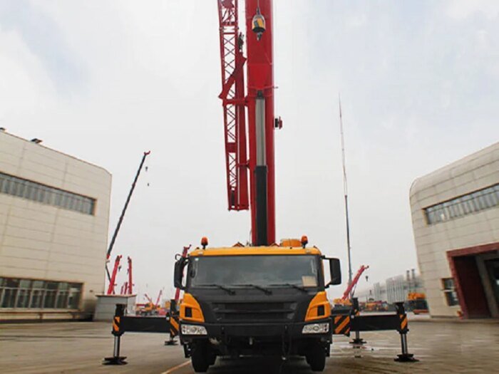 30t Small Truck Crane ZTC300V532 U-Shape 5-Section Boom - Image 3