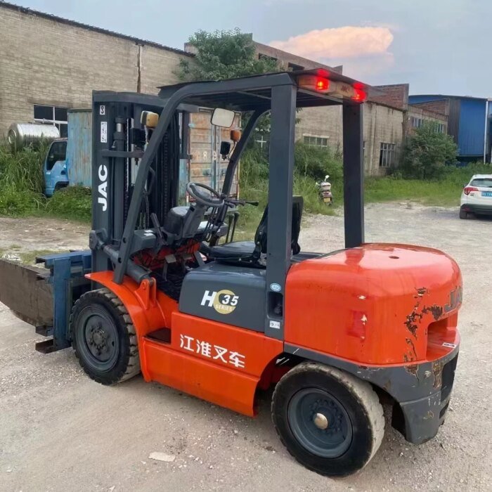 JAC H35 Used Forklift 4.5m Lift Three Gantry Flat Clamp Low Price - Image 4