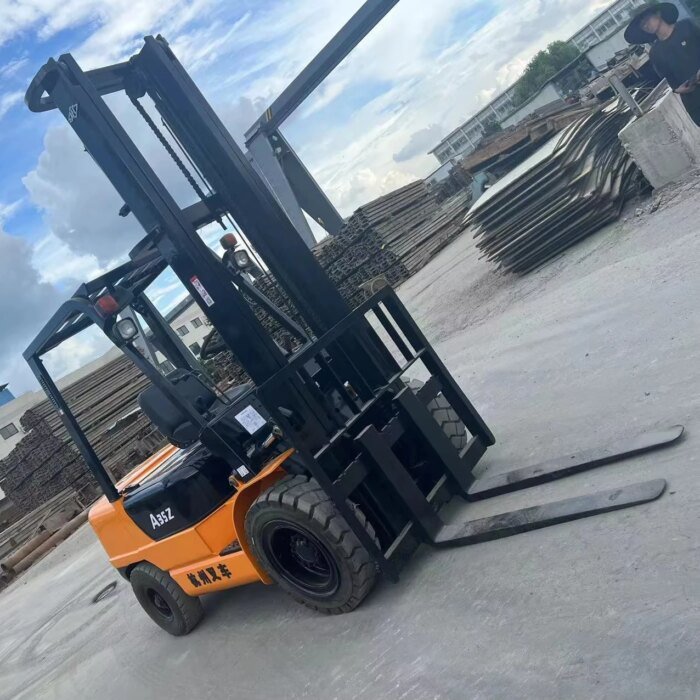 Used HANGCHA A35Z Forklift 4m Two Section Gantry Low Price Hot Sale - Image 2