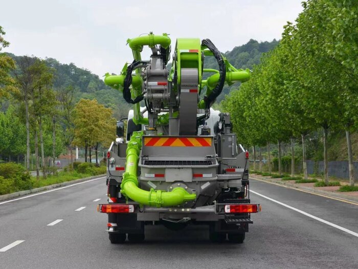 ZOOMLION ZLJ5200THBJF 31X-5RZ 31m Low Fuel Concrete Pump Truck - Image 3