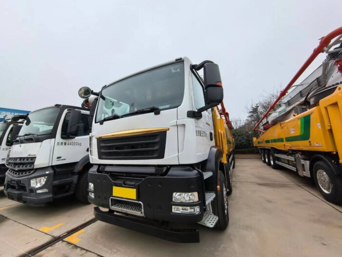 72m Concrete Pump Truck HB72V for Large Projects - Image 6