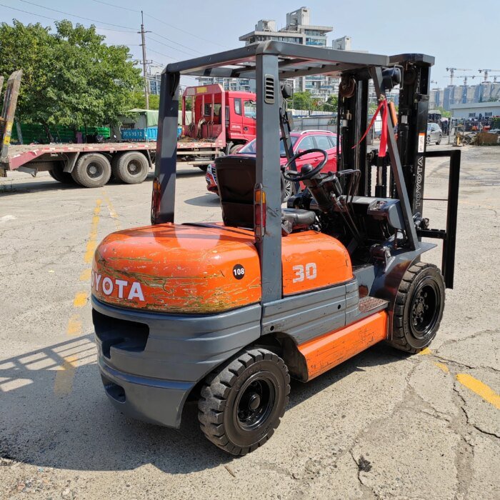 Used TOYOTA 30 Forklift 3 Ton Japan High Performance Low Price - Image 4
