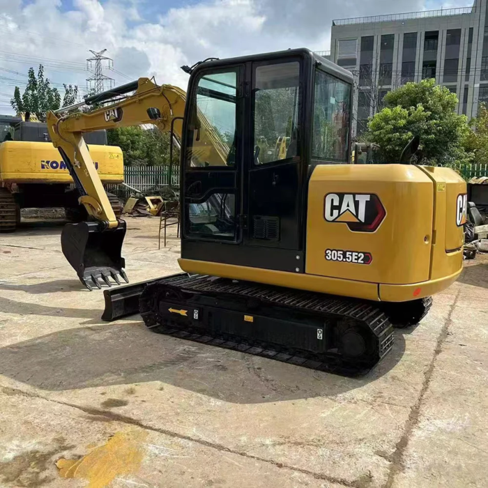 Used Cat305.5E2 Mini Excavator Japan Original Crawler Digger - Image 3