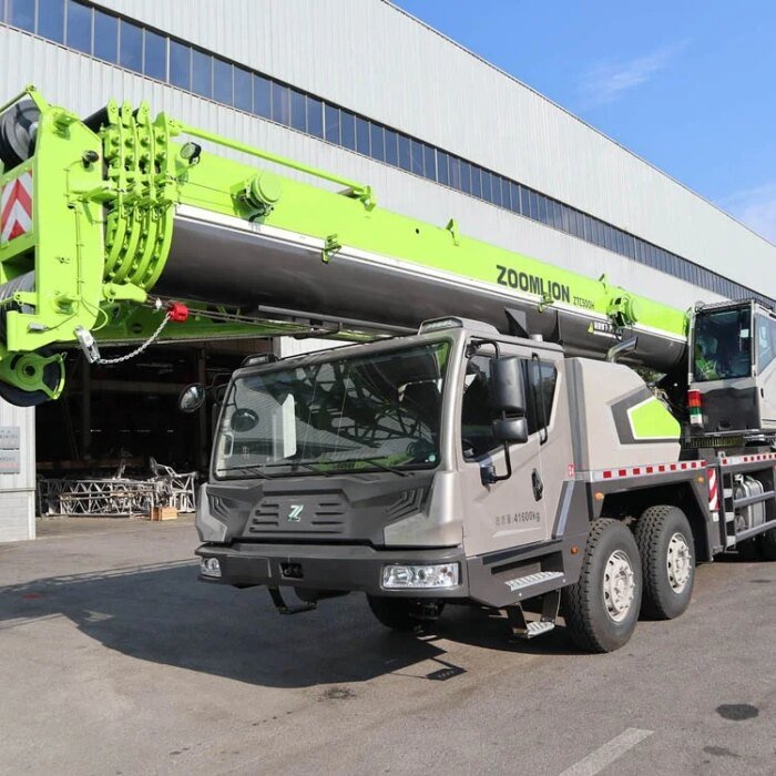 50t Truck Crane ZTC500H552 5-Section Boom Hoisting Machinery - Image 2