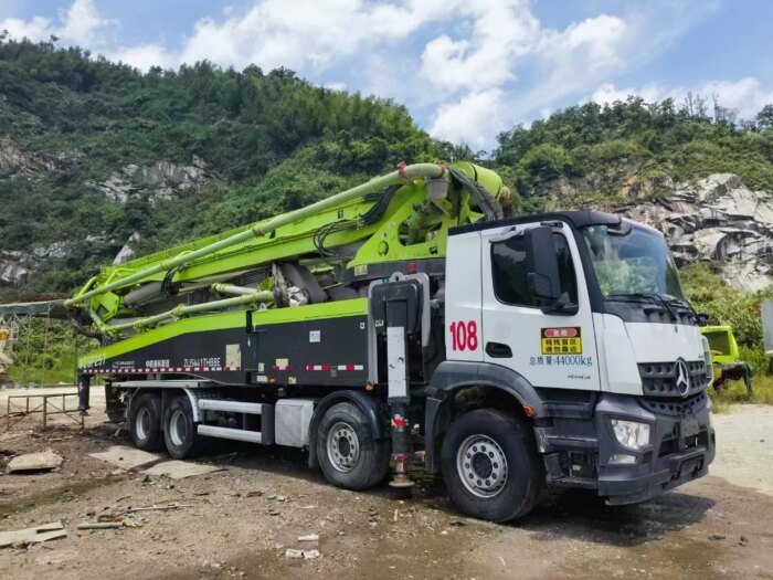 Used Zoomlion ZLJ5441THBBE 56m Concrete Pump Euro 5 High - Image 2