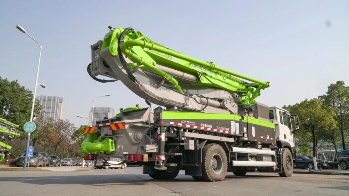 Zoomlion 38m ZLJ5230 38X-5RZ HOWO Concrete Pump - Image 6