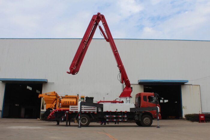 28m Concrete Pump Truck Hot Selling Trailer Pump - Image 2