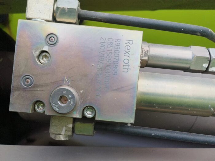 Used Zoomlion 49-63m Concrete Mixer Pump Truck - Image 6