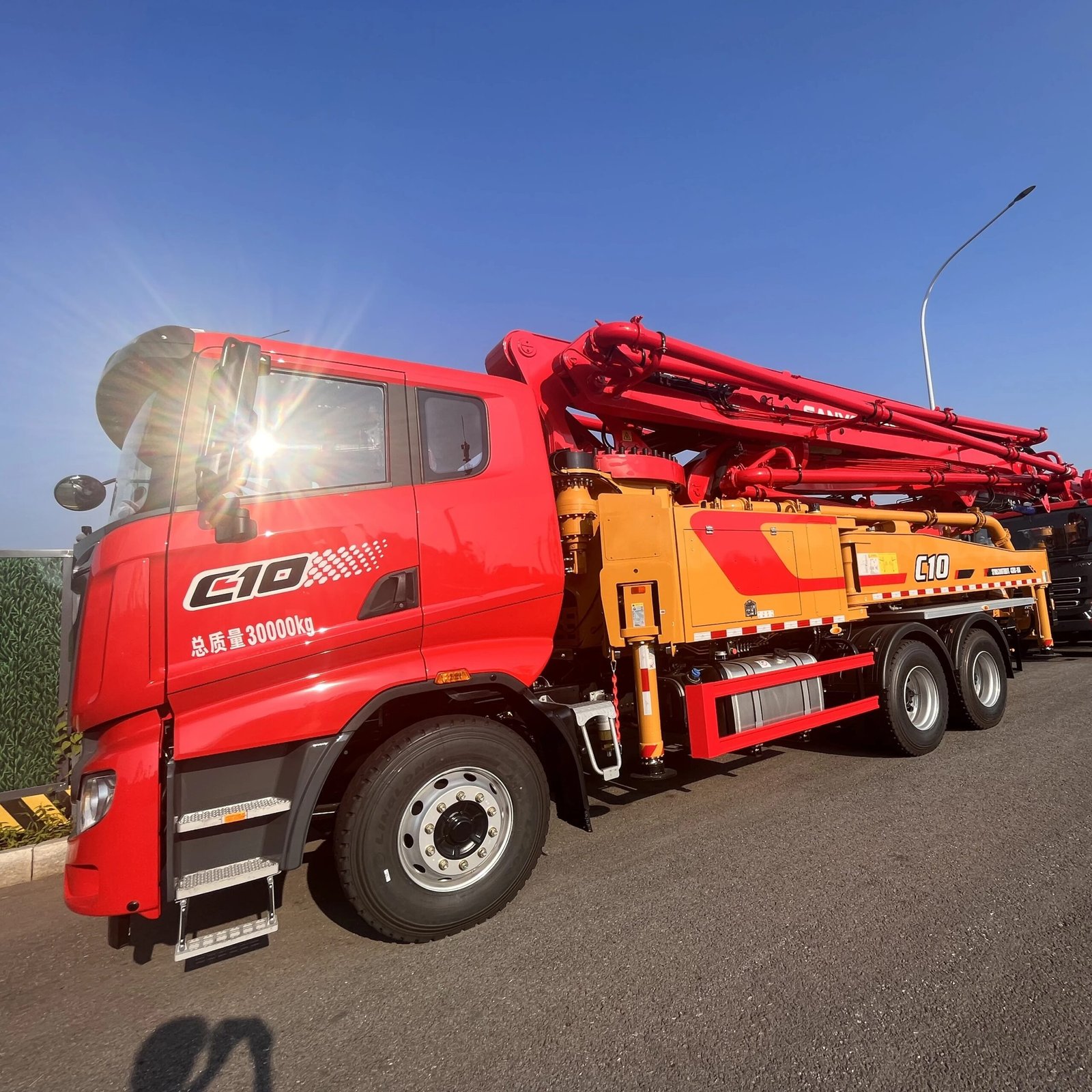 43m SYM5300THBFS 430C-10 Concrete Boom Pump Truck Peru