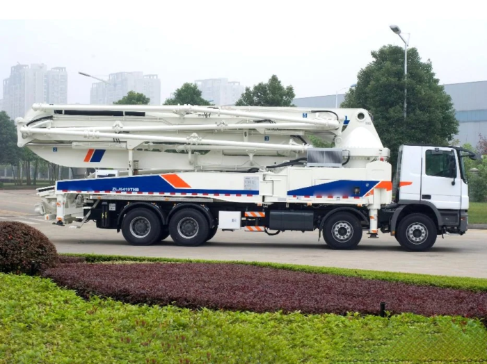 Zoomlion 38X-5RZ-2 37m 38m Truck-Mounted Concrete Pump in Stock - Image 6