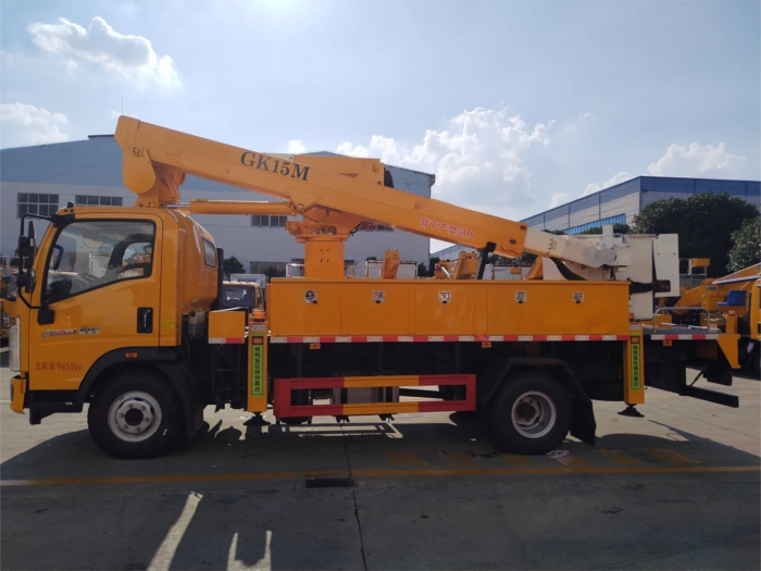 HOWO 15m Self-Propelled Telescopic Insulated Aerial Truck - Image 3