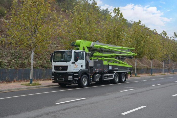 ZLJ5340THBKF 47X-5RZ 47m 3 Axles Concrete Boom Pump Truck - Image 2