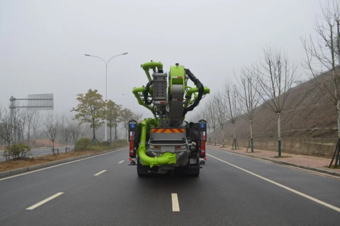 Zoomlion 57X-6RZ 57m 327KW Mobile Concrete Pump Cheap Price - Image 4