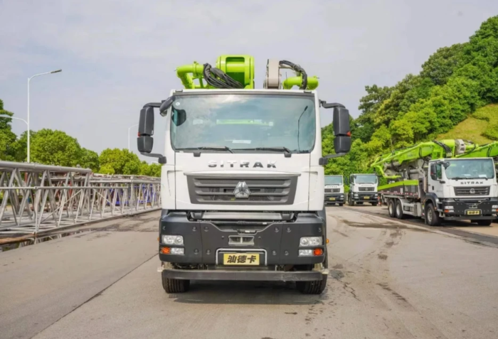 ZOOMLION 59m Concrete Pump Truck 59X-5RZ Good Price - Image 4