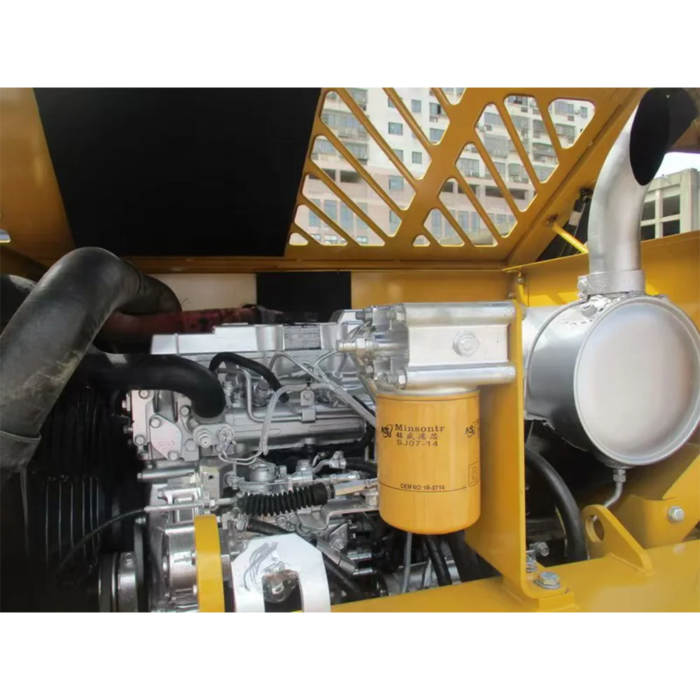 Shantui SE17SR Mini Excavator Zero Tail Swing Rubber Tracks - Image 6