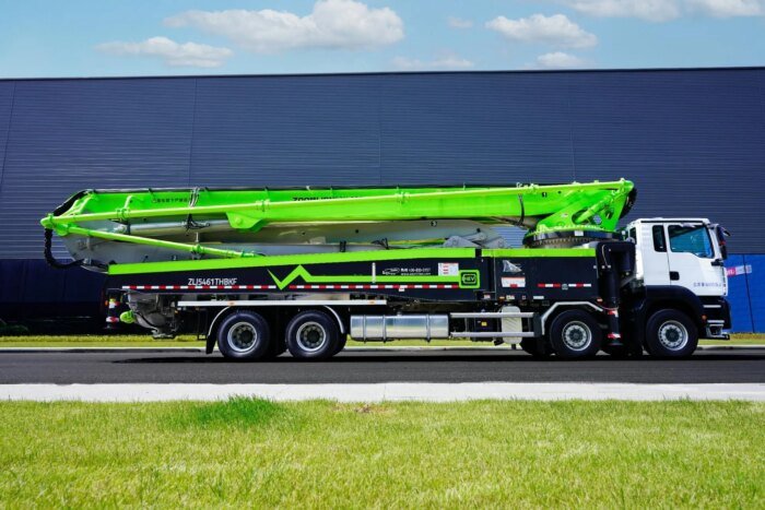 ZLJ5461THBKF 62X-6RZ 4 Axles 62m Concrete Boom Pump Truck - Image 4