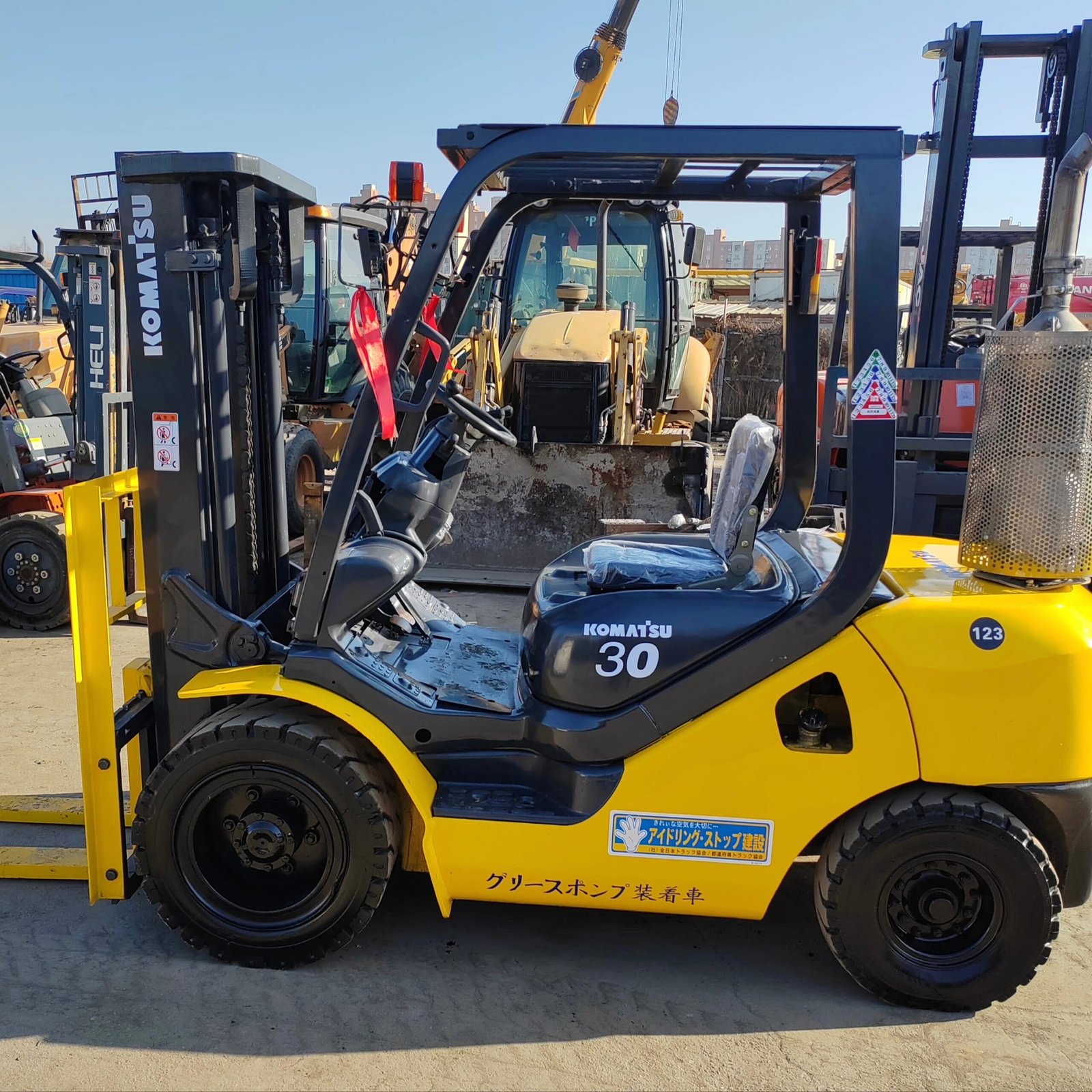 Used Komatsu 30 Forklift 4 Wheel Japan High Quality Construction Lifting Machine