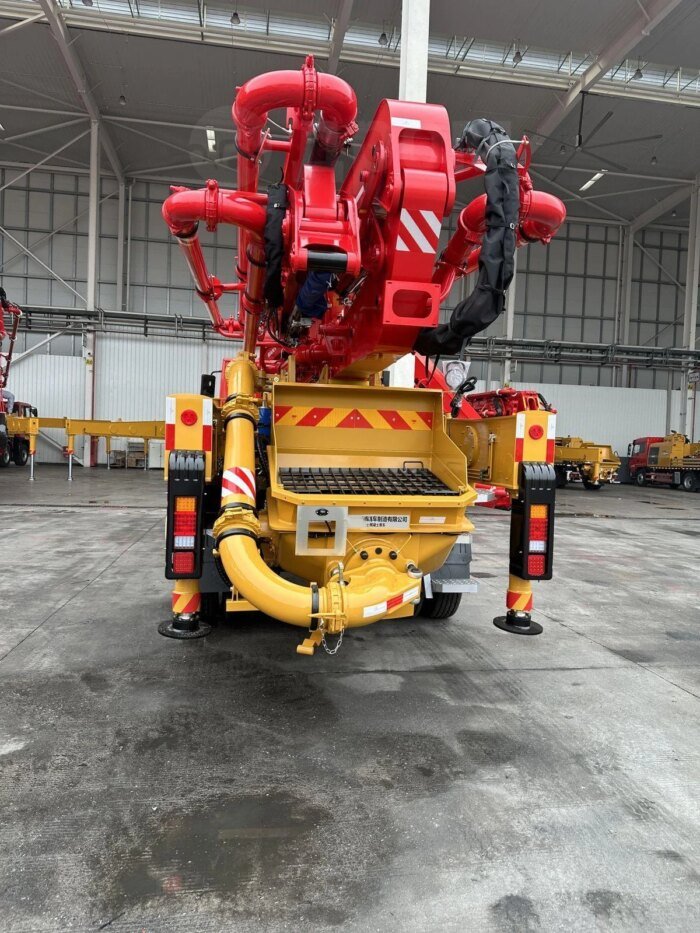 SYM5210THBF 330C-10 33M Concrete Mixer Pump Truck - Image 6