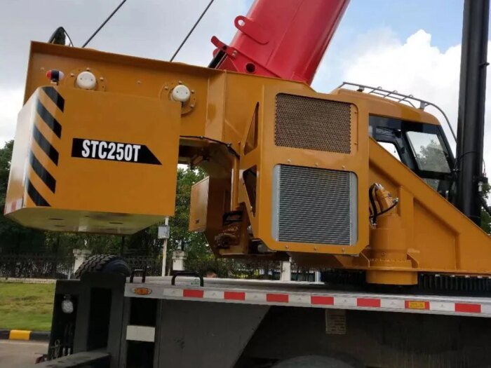 90Ton Rough Terrain Crane SRC900C 4WD Truck - Image 4