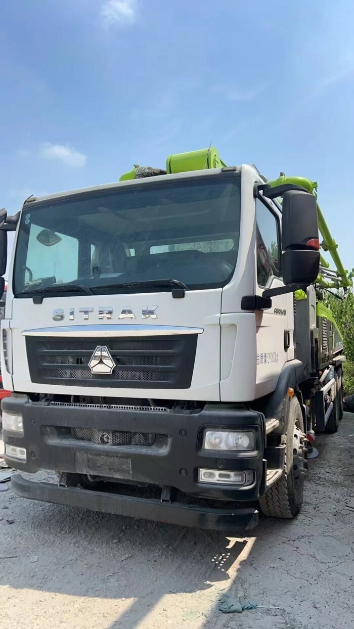 Zoomlion 43m 6X4 Sitrak Chassis Concrete Boom Pump Truck - Image 4