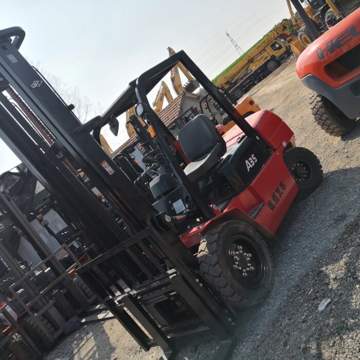 HANGCHA A35 Forklift 4m 2-Section Gantry High Efficiency Used - Image 2