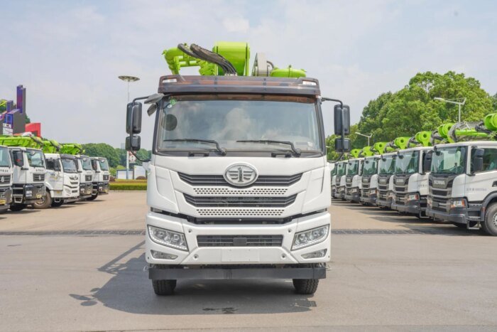 ZLJ5290THBJF 43X-5RZ 3 Axles 43m Concrete Boom Pump Truck - Image 3