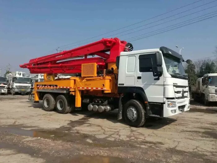 Famous Brand 37m SYG5261THBES 370C-10 Concrete Pump Truck - Image 5