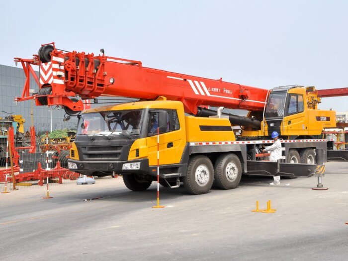 RT10 10ton Small Mobile Crane for Rough Terrain - Image 5